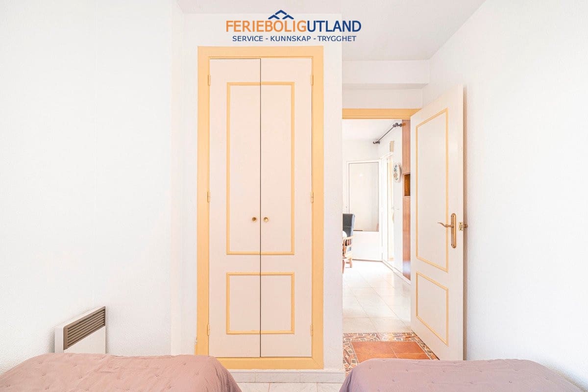 2 soverom Leilighet til salgs i Torrevieja med svømmebasseng garasje - € 129 000 (Ref: 10015844)