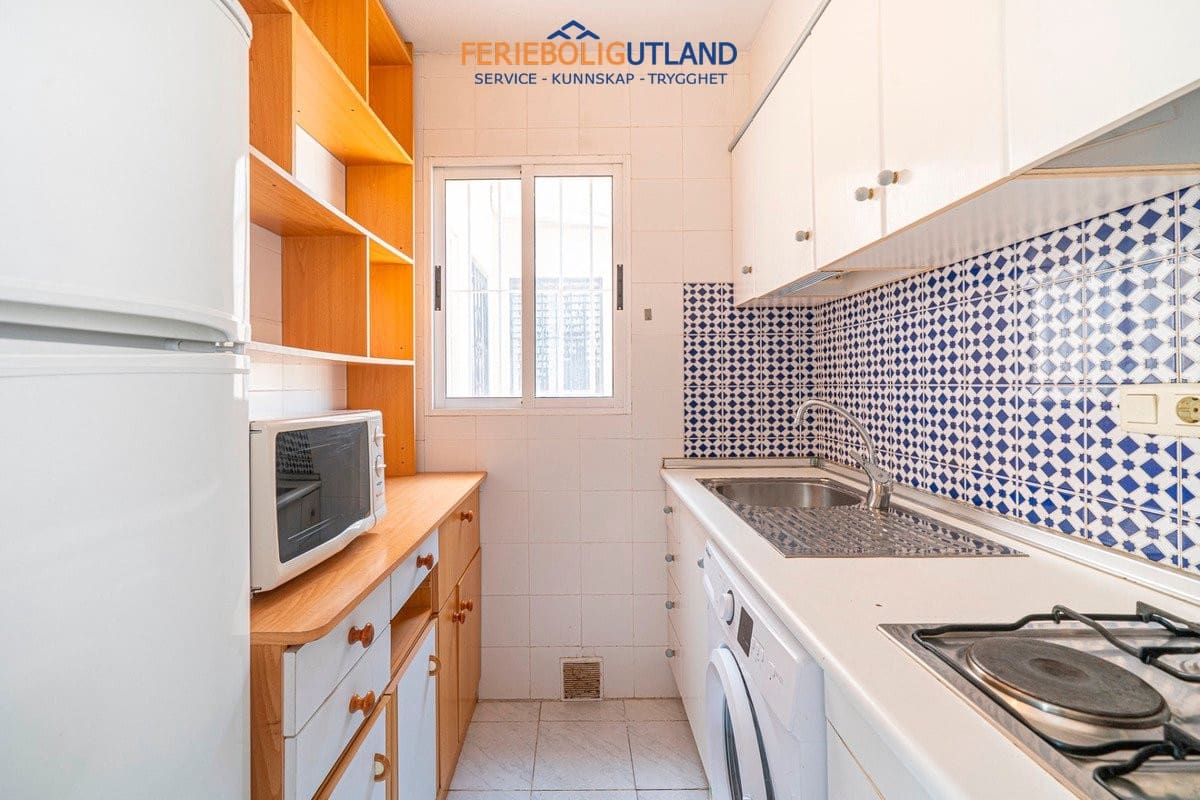 2 soverom Leilighet til salgs i Torrevieja med svømmebasseng garasje - € 129 000 (Ref: 10015844)