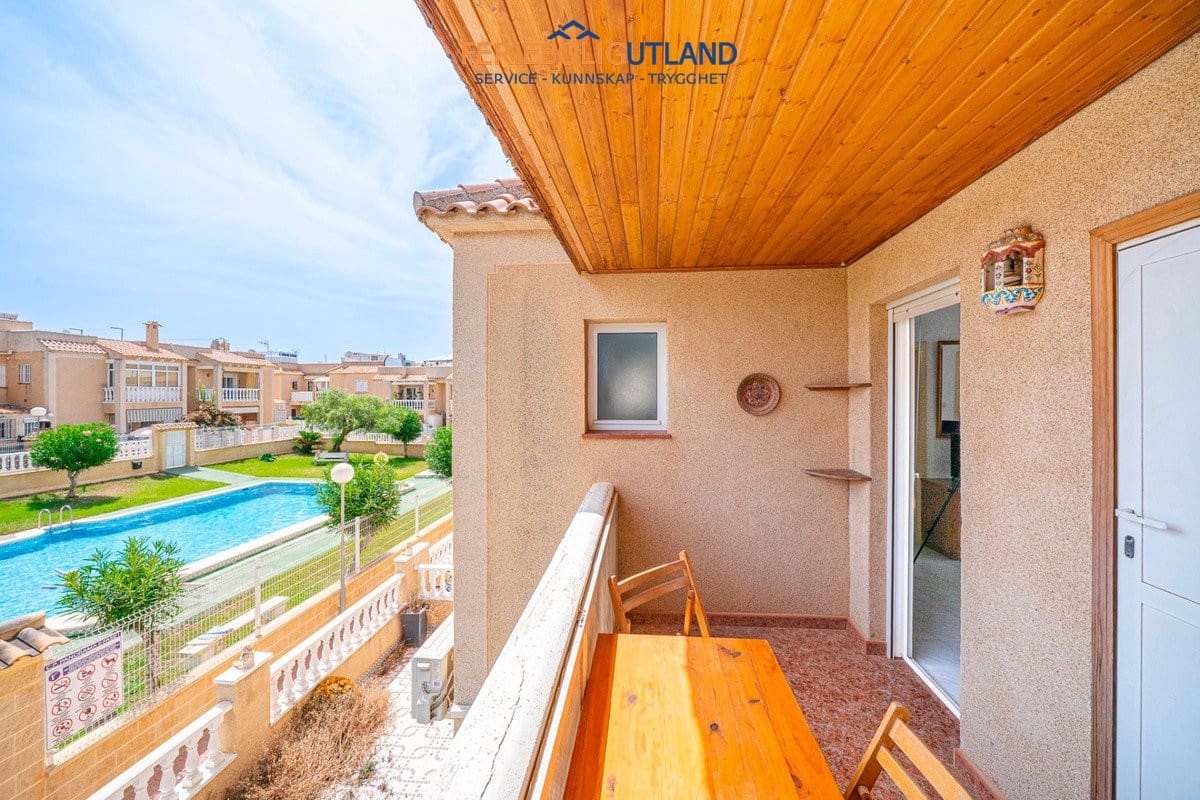 2 soverom Leilighet til salgs i Torrevieja med svømmebasseng garasje - € 129 000 (Ref: 10015844)