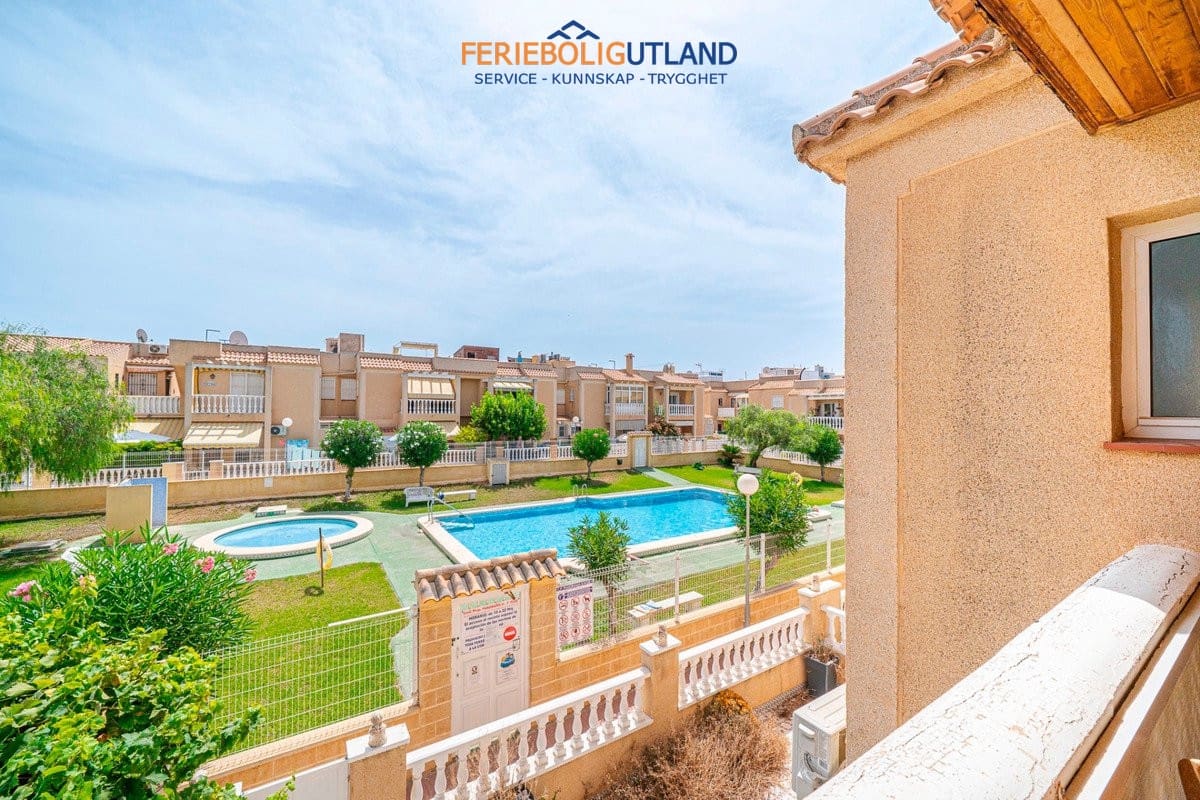 2 soverom Leilighet til salgs i Torrevieja med svømmebasseng garasje - € 129 000 (Ref: 10015844)