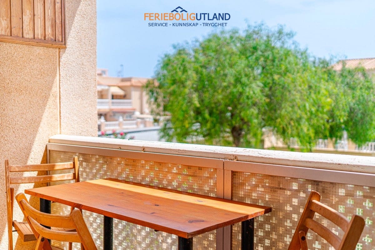 2 soverom Leilighet til salgs i Torrevieja med svømmebasseng garasje - € 129 000 (Ref: 10015844)