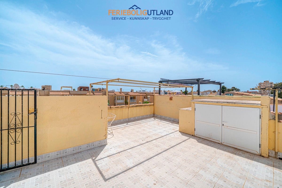 2 soverom Leilighet til salgs i Torrevieja med svømmebasseng garasje - € 129 000 (Ref: 10015844)