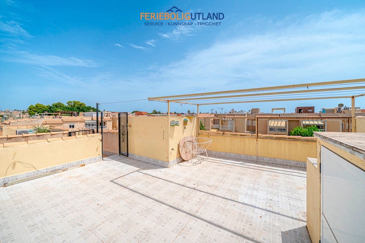 2 soverom Leilighet til salgs i Torrevieja med svømmebasseng garasje - € 129 000 (Ref: 10015844)