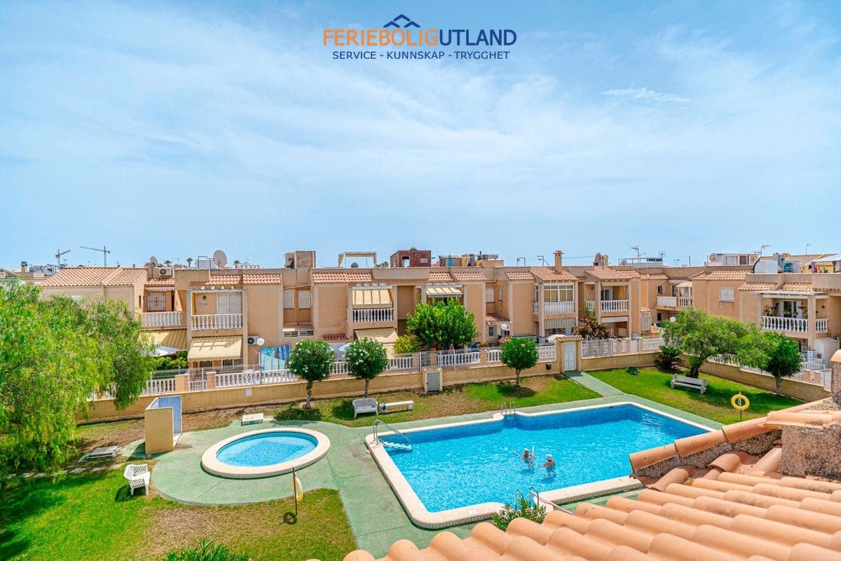 2 soverom Leilighet til salgs i Torrevieja med svømmebasseng garasje - € 129 000 (Ref: 10015844)