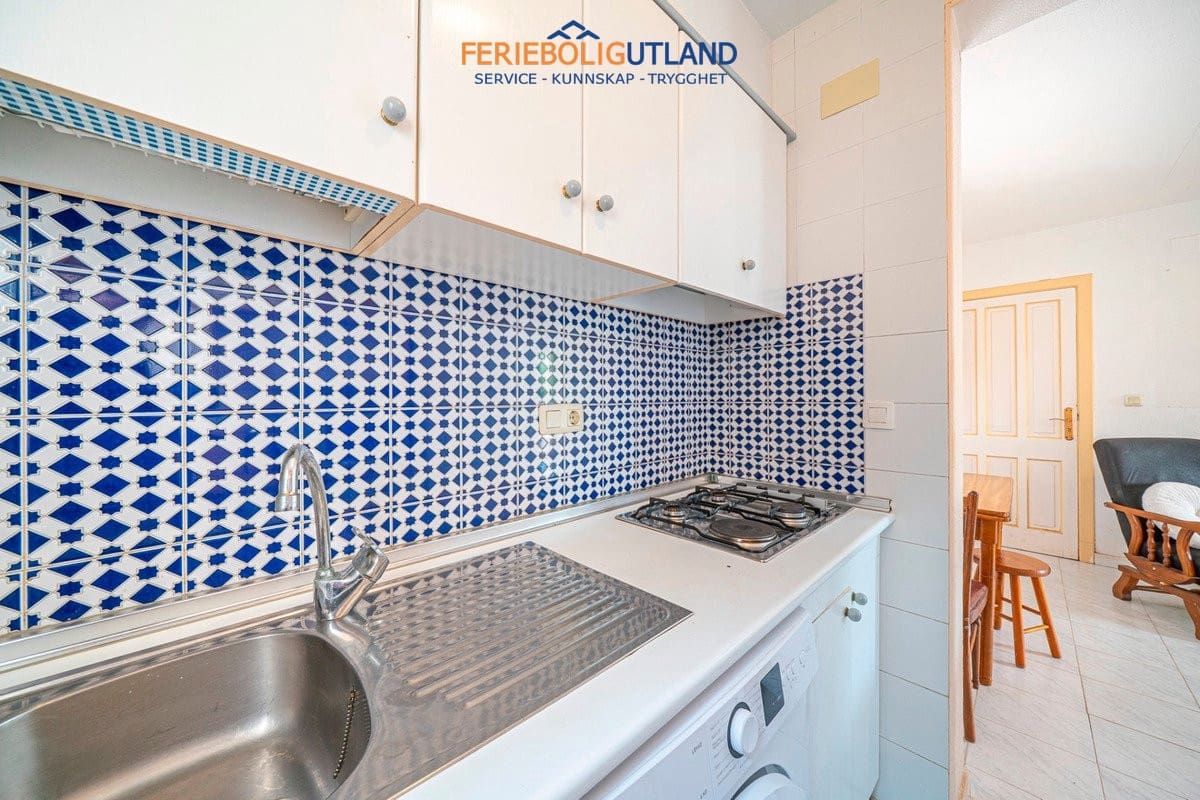 2 soverom Leilighet til salgs i Torrevieja med svømmebasseng garasje - € 129 000 (Ref: 10015844)