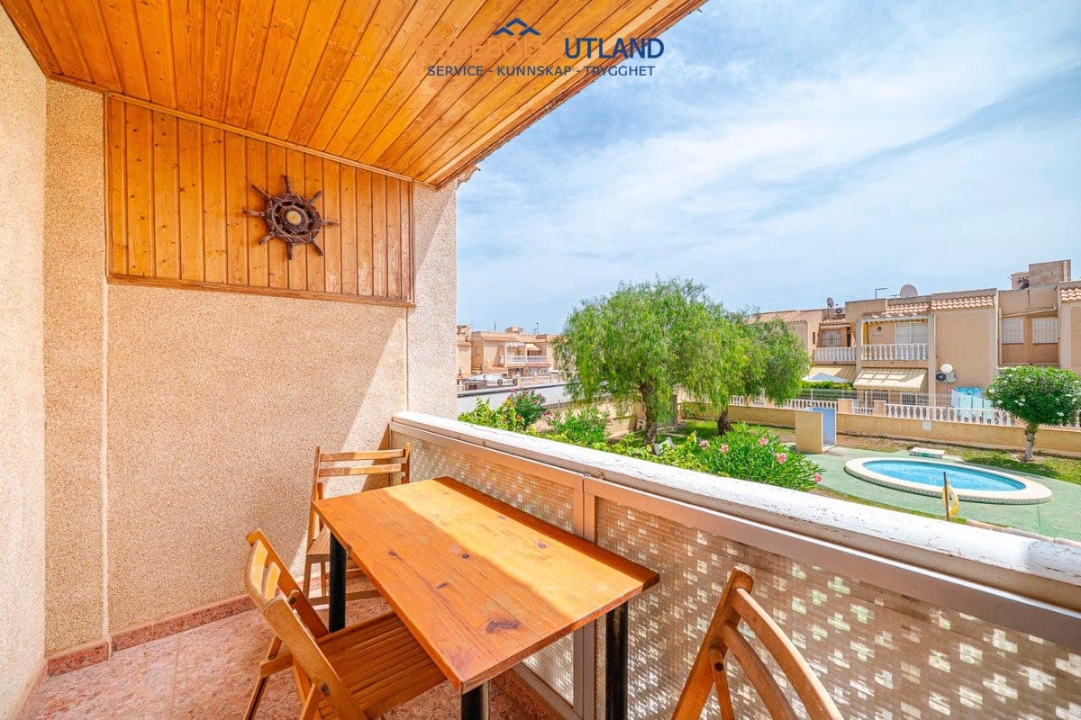 2 soverom Leilighet til salgs i Torrevieja med svømmebasseng garasje - € 129 000 (Ref: 10015844)