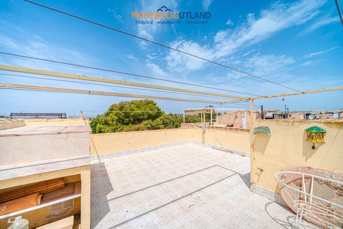2 soverom Leilighet til salgs i Torrevieja med svømmebasseng garasje - € 129 000 (Ref: 10015844)
