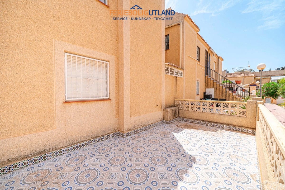 2 soverom Leilighet til salgs i Torrevieja med svømmebasseng garasje - € 129 000 (Ref: 10015844)