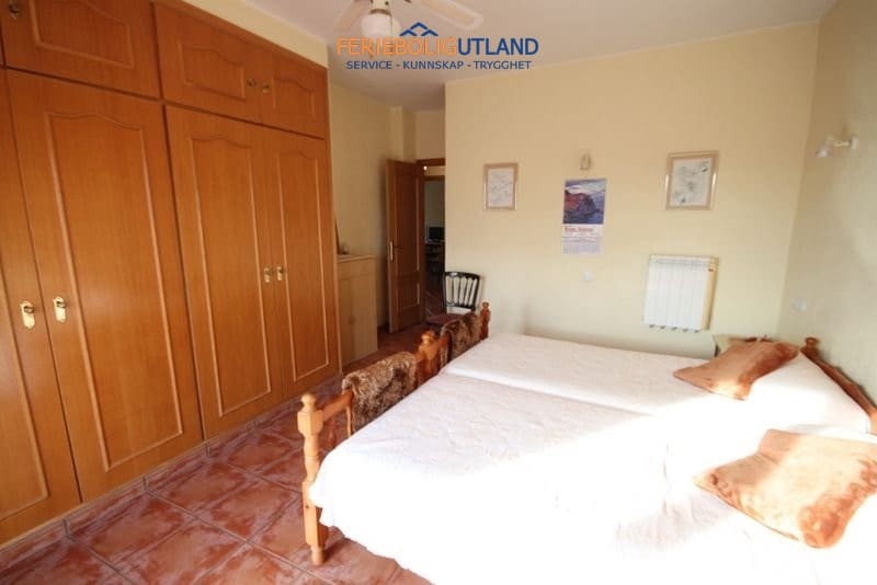Chalet de 5 habitaciones en Aguas Nuevas en venta con piscina - 620.000 € (Ref: 10019532)
