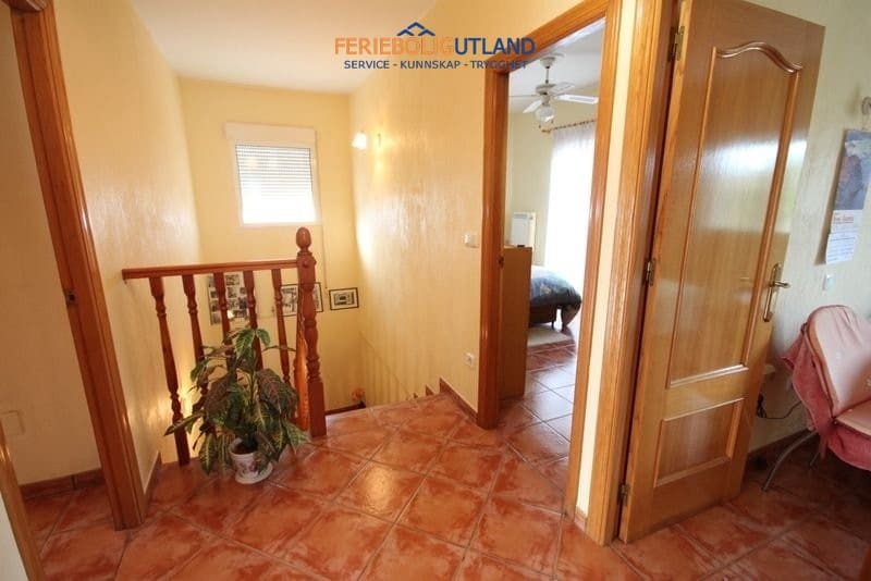 Chalet de 5 habitaciones en Aguas Nuevas en venta con piscina - 620.000 € (Ref: 10019532)