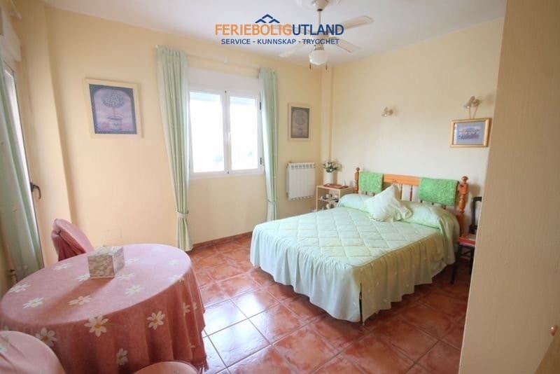 Chalet de 5 habitaciones en Aguas Nuevas en venta con piscina - 620.000 € (Ref: 10019532)