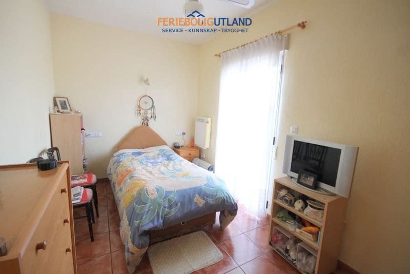 Chalet de 5 habitaciones en Aguas Nuevas en venta con piscina - 620.000 € (Ref: 10019532)