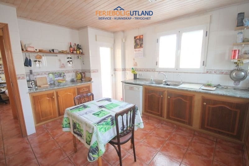Chalet de 5 habitaciones en Aguas Nuevas en venta con piscina - 620.000 € (Ref: 10019532)