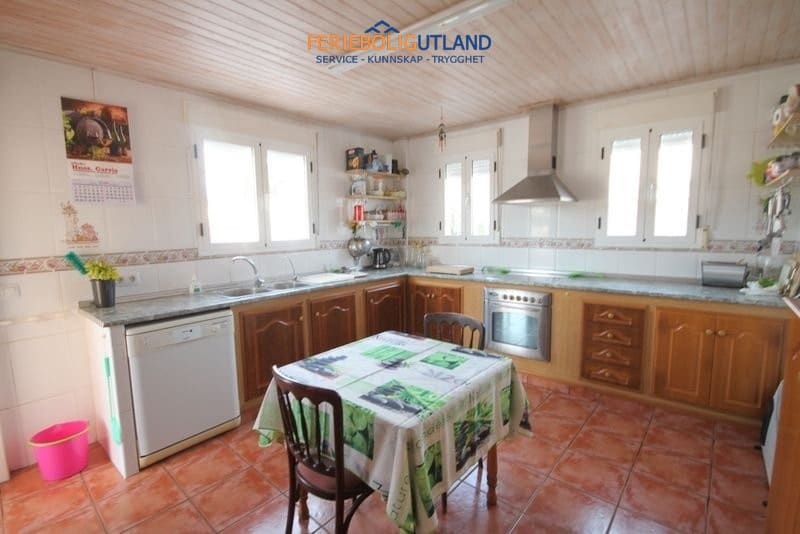 Chalet de 5 habitaciones en Aguas Nuevas en venta con piscina - 620.000 € (Ref: 10019532)