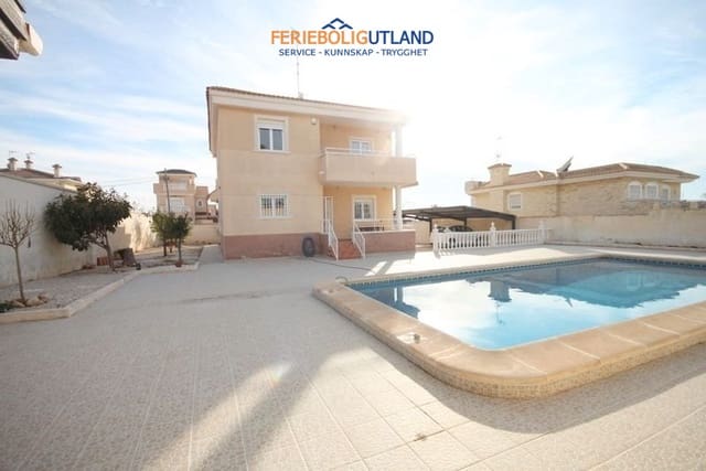 5 soveværelse Villa til salg i Aguas Nuevas, Torrevieja med swimmingpool - € 620.000 (Ref: 10019532)