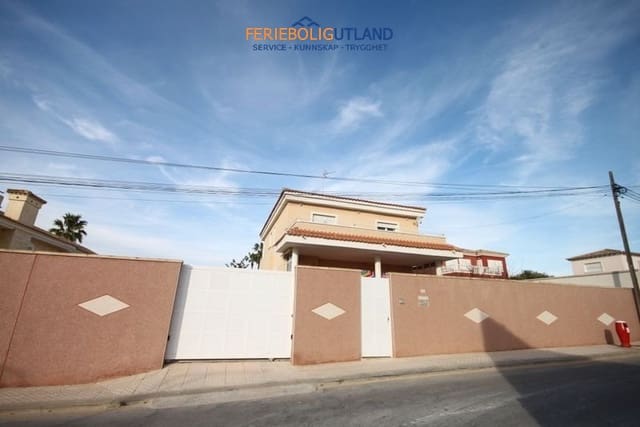 5 soveværelse Villa til salg i Aguas Nuevas, Torrevieja med swimmingpool - € 620.000 (Ref: 10019532)