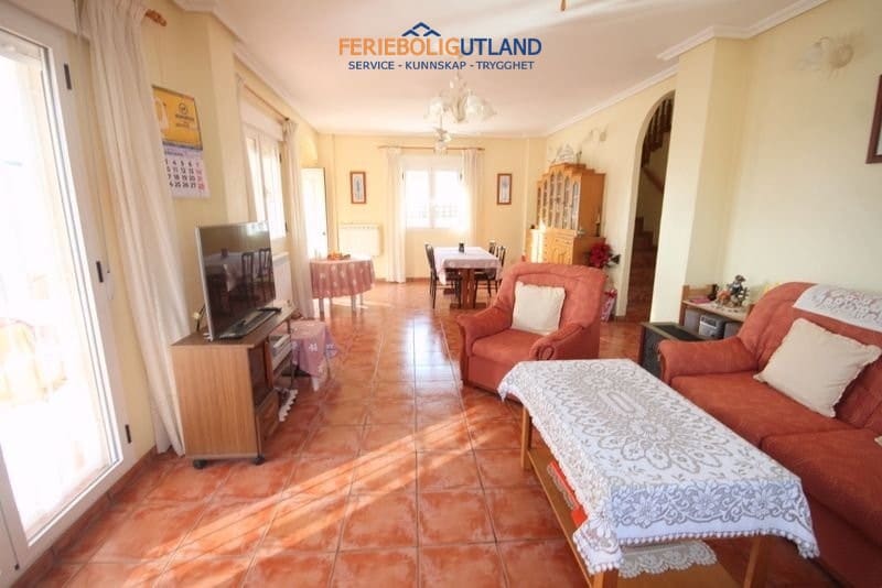 Chalet de 5 habitaciones en Aguas Nuevas en venta con piscina - 620.000 € (Ref: 10019532)
