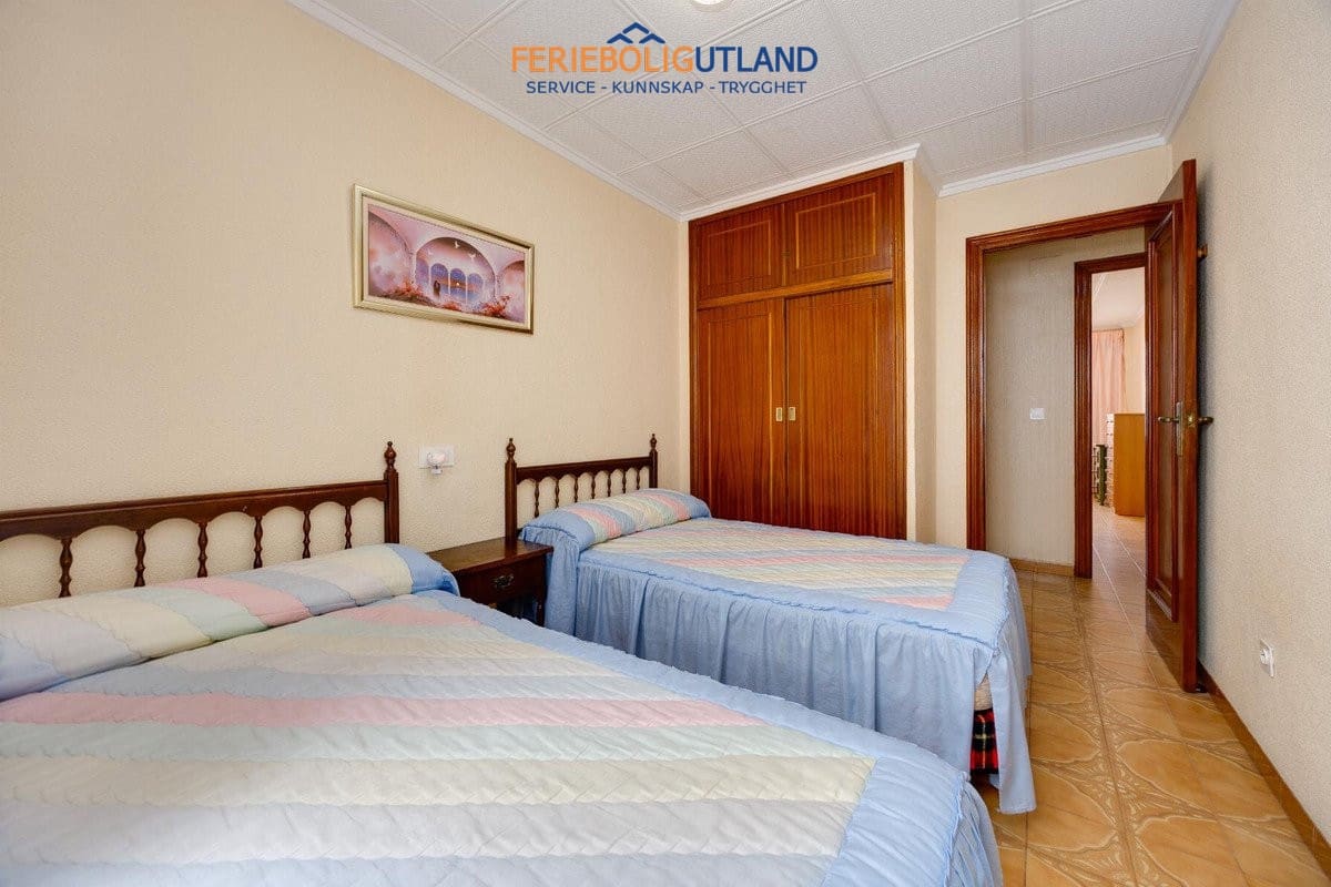 Apartamento de 3 habitaciones en Torrevieja en venta con piscina - 256.000 € (Ref: 10019705)