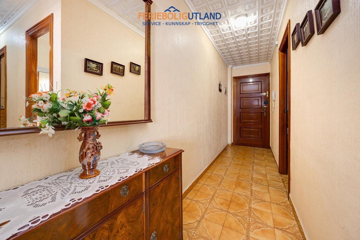Apartamento de 3 habitaciones en Torrevieja en venta con piscina - 256.000 € (Ref: 10019705)