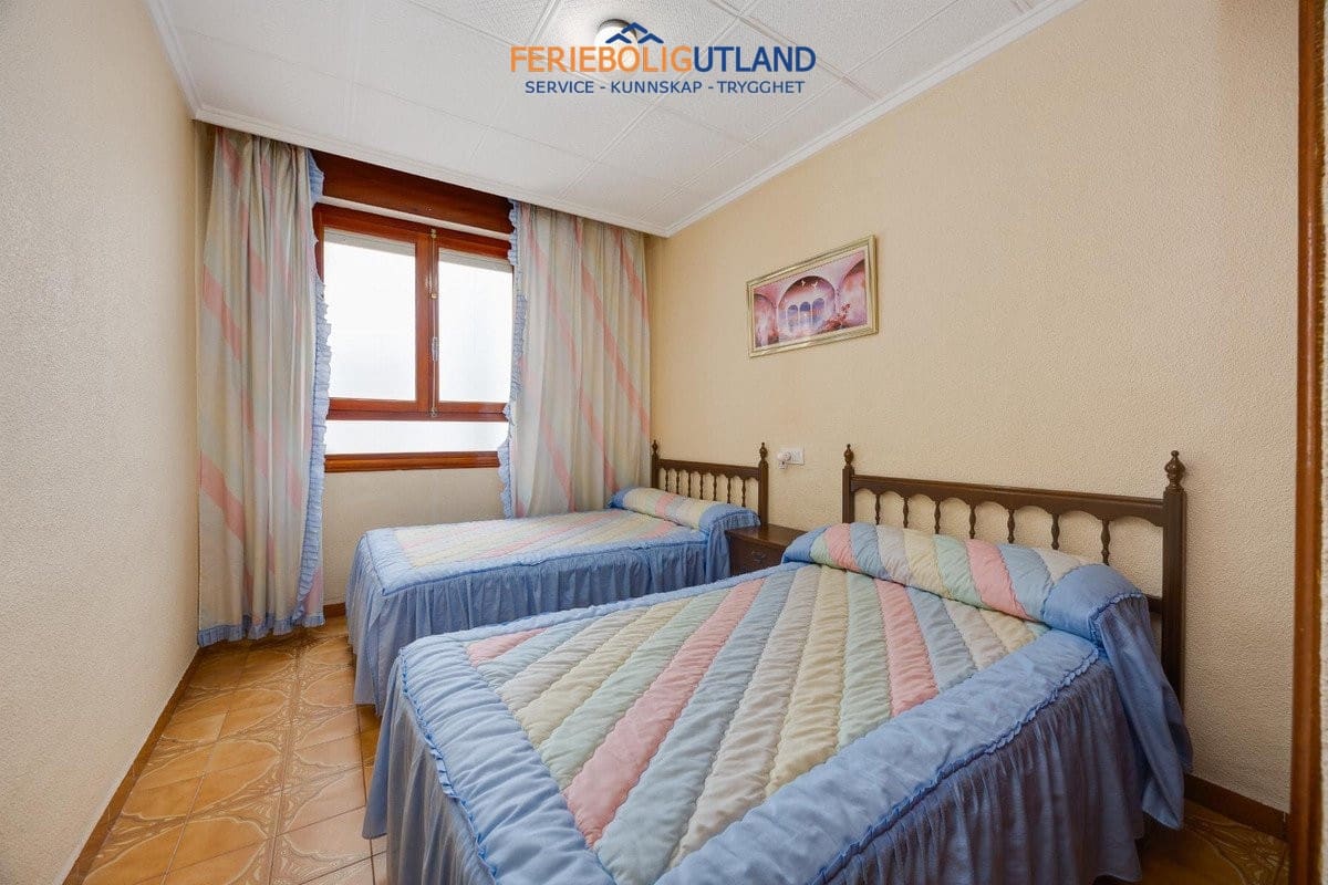 Apartamento de 3 habitaciones en Torrevieja en venta con piscina - 256.000 € (Ref: 10019705)