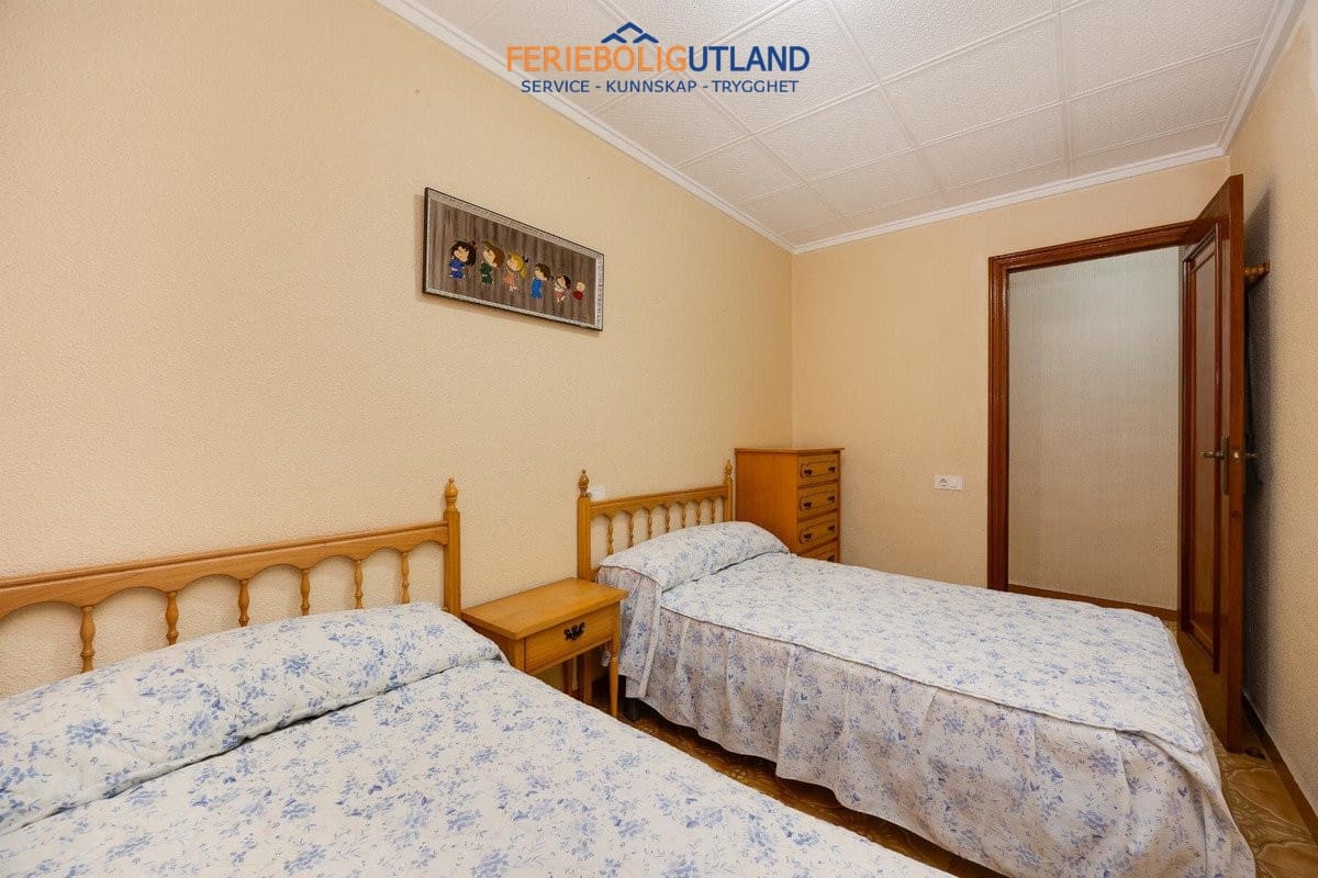 Apartamento de 3 habitaciones en Torrevieja en venta con piscina - 256.000 € (Ref: 10019705)