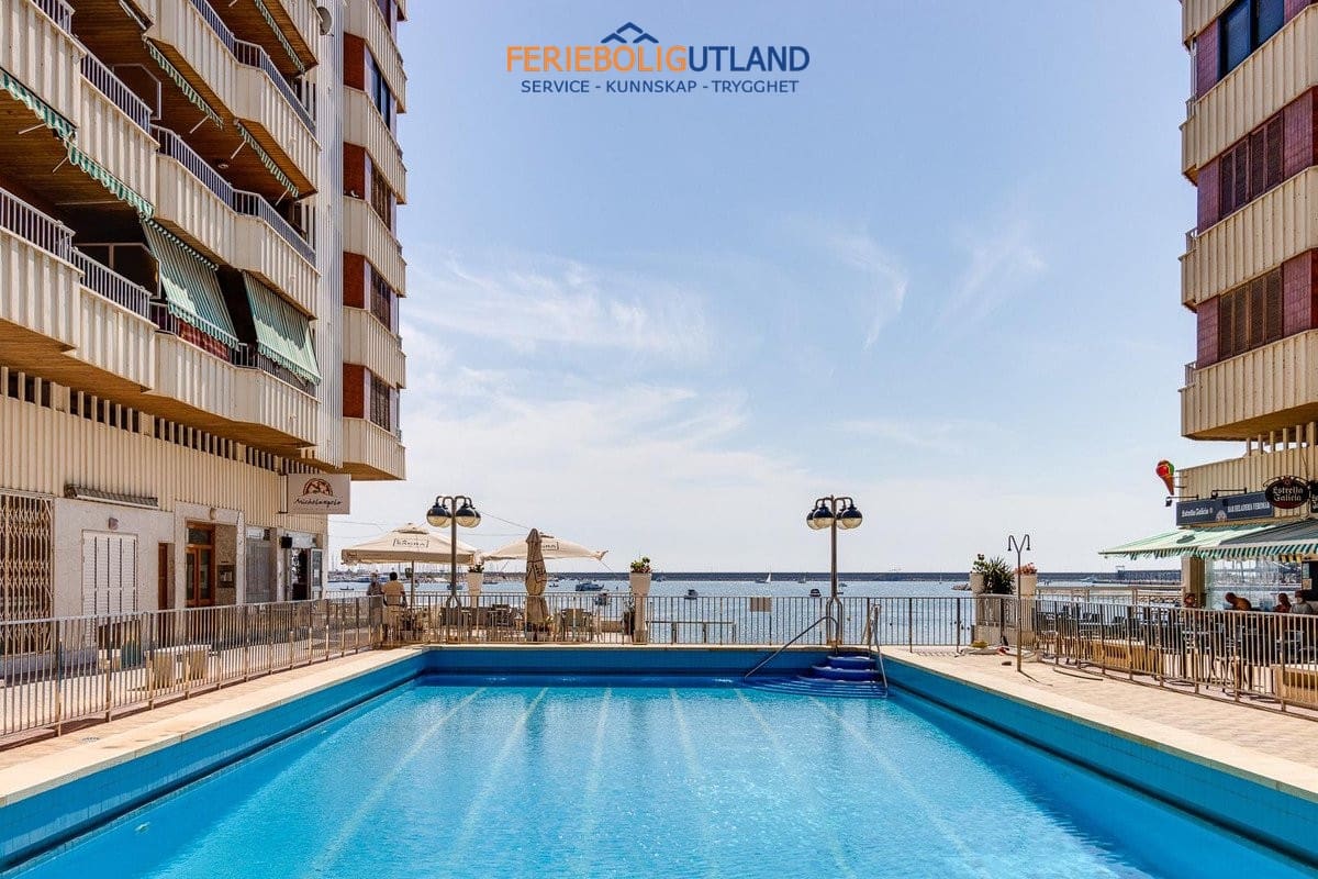 Apartamento de 3 habitaciones en Torrevieja en venta con piscina - 256.000 € (Ref: 10019705)