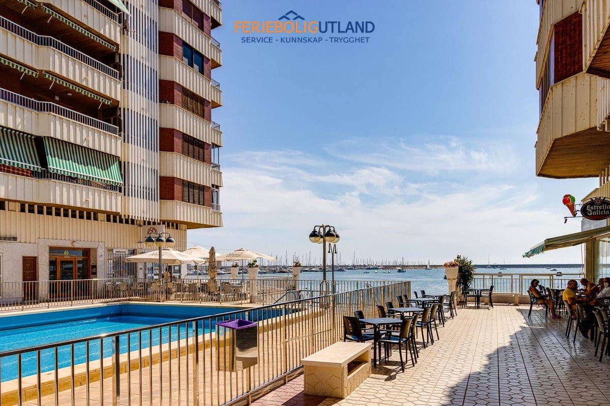 Apartamento de 3 habitaciones en Torrevieja en venta con piscina - 256.000 € (Ref: 10019705)