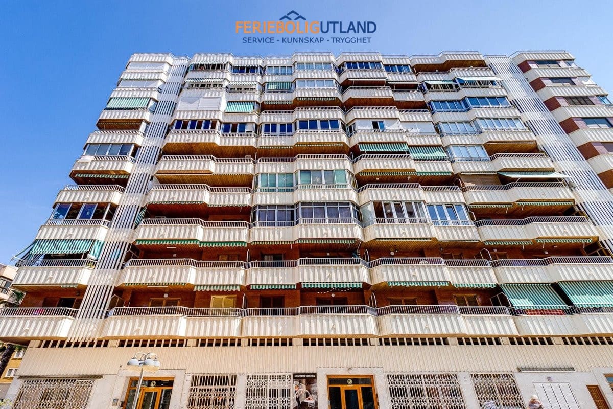 Apartamento de 3 habitaciones en Torrevieja en venta con piscina - 256.000 € (Ref: 10019705)
