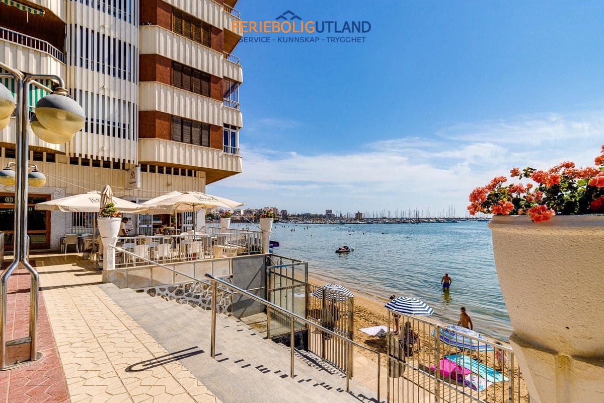 Apartamento de 3 habitaciones en Torrevieja en venta con piscina - 256.000 € (Ref: 10019705)