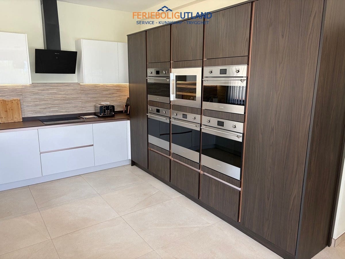 4 bedroom Villa for sale in Pinar de Campoverde with pool garage - € 699,950 (Ref: 10029527)