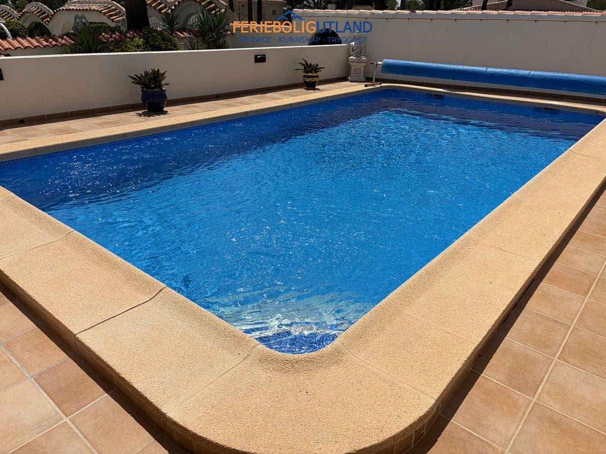 4 bedroom Villa for sale in Pinar de Campoverde with pool garage - € 699,950 (Ref: 10029527)