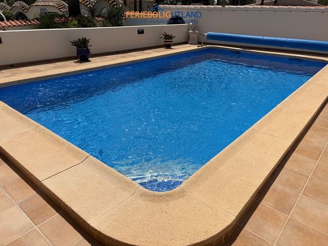 4 bedroom Villa for sale in Pinar de Campoverde, Pilar de la Horadada with pool garage - € 699,950 (Ref: 10029527)