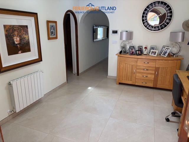 4 bedroom Villa for sale in Pinar de Campoverde, Pilar de la Horadada with pool garage - € 699,950 (Ref: 10029527)