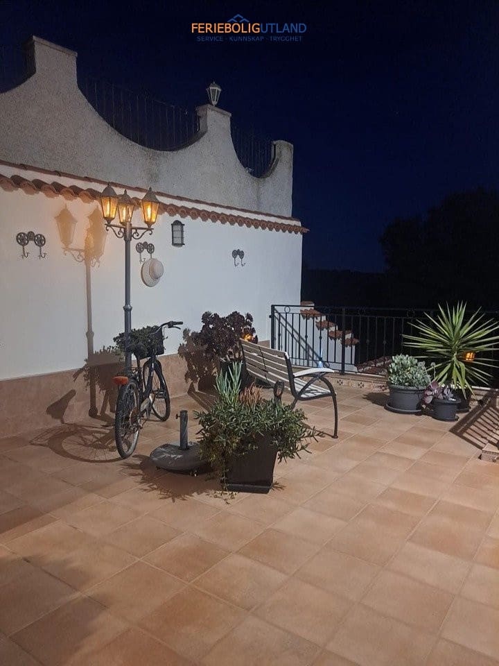 4 bedroom Villa for sale in Pinar de Campoverde with pool garage - € 699,950 (Ref: 10029527)