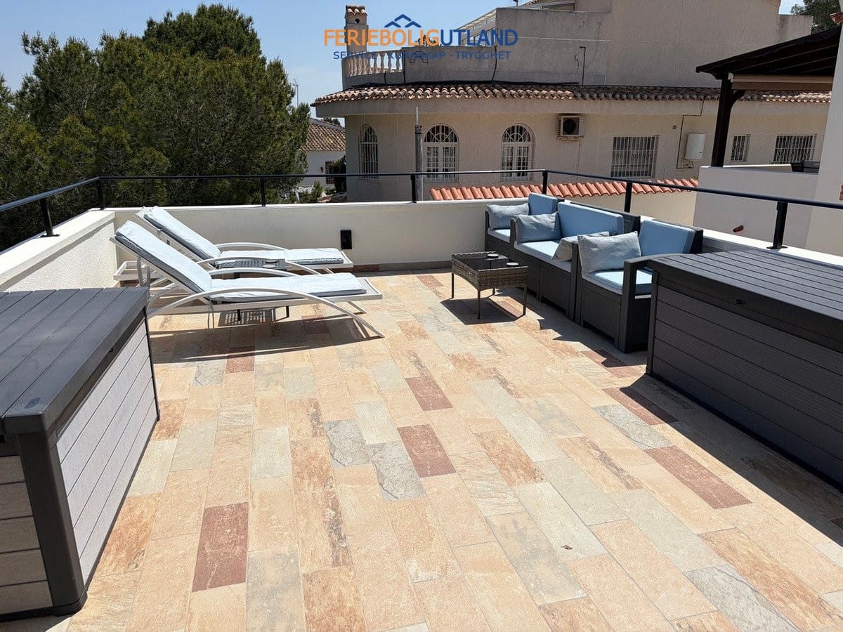 4 bedroom Villa for sale in Pinar de Campoverde with pool garage - € 699,950 (Ref: 10029527)
