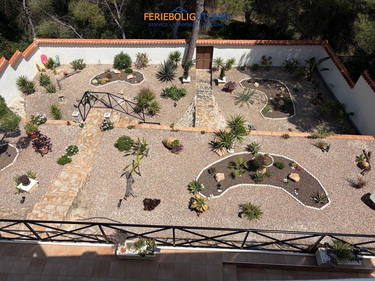 4 bedroom Villa for sale in Pinar de Campoverde with pool garage - € 699,950 (Ref: 10029527)