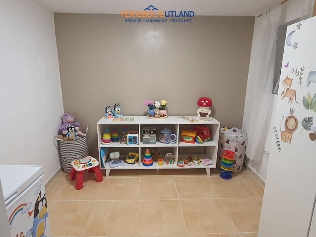 3 sypialnia Willa na sprzedaż w Villamartin, Orihuela z basenem garażem - 220 000 € (Ref: 10029590)