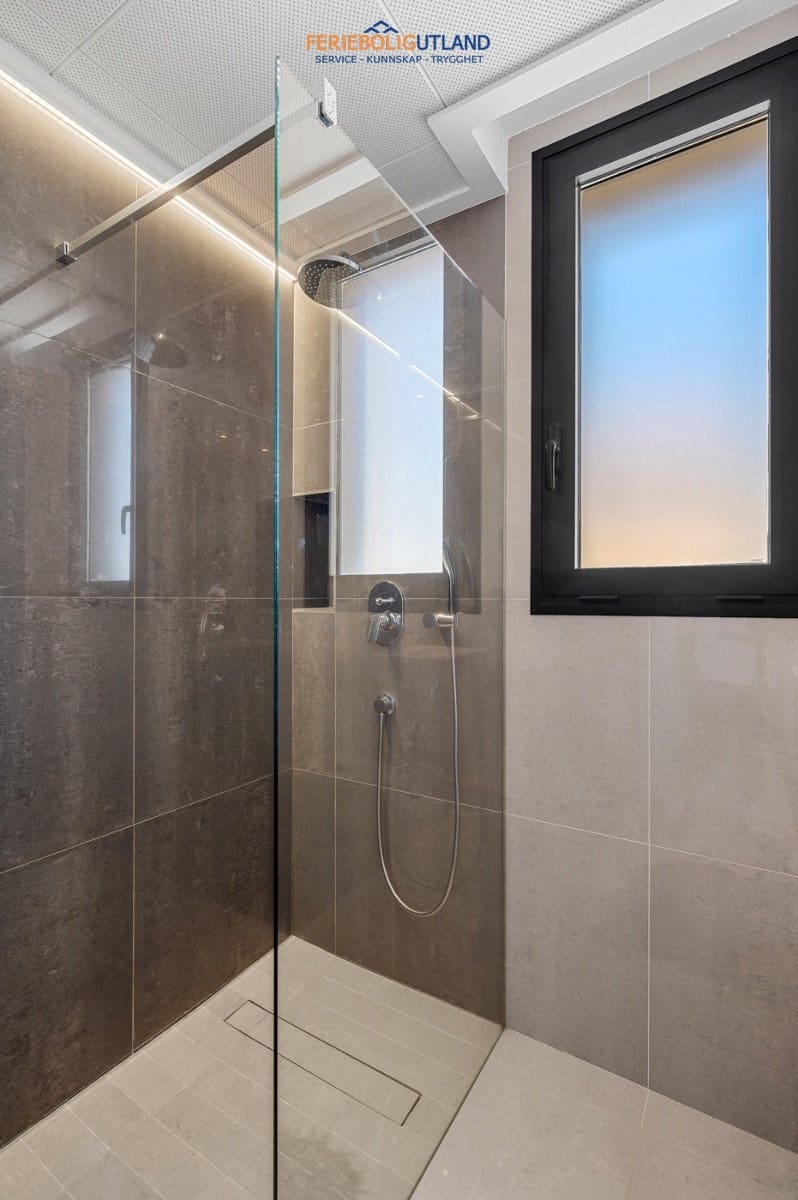 4 slaapkamer Villa te koop in Guardamar del Segura met zwembad garage - € 1.250.000 (Ref: 10029599)