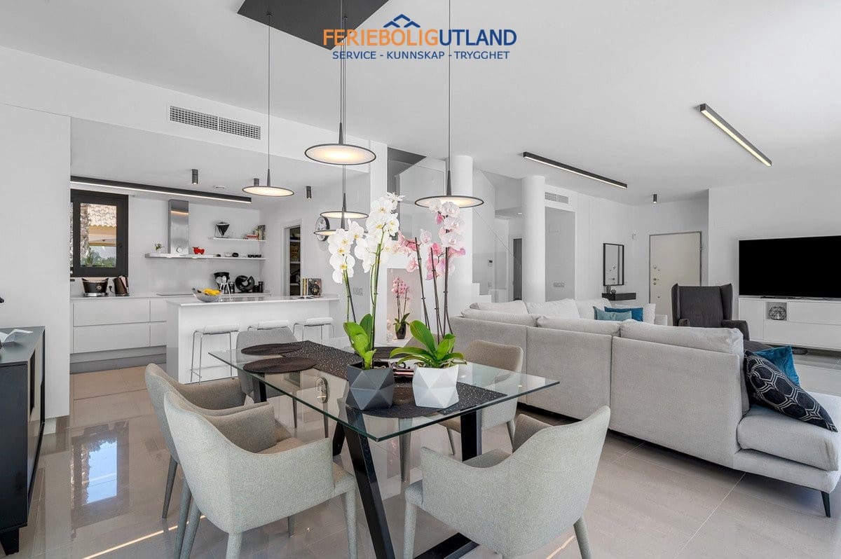 4 slaapkamer Villa te koop in Guardamar del Segura met zwembad garage - € 1.250.000 (Ref: 10029599)