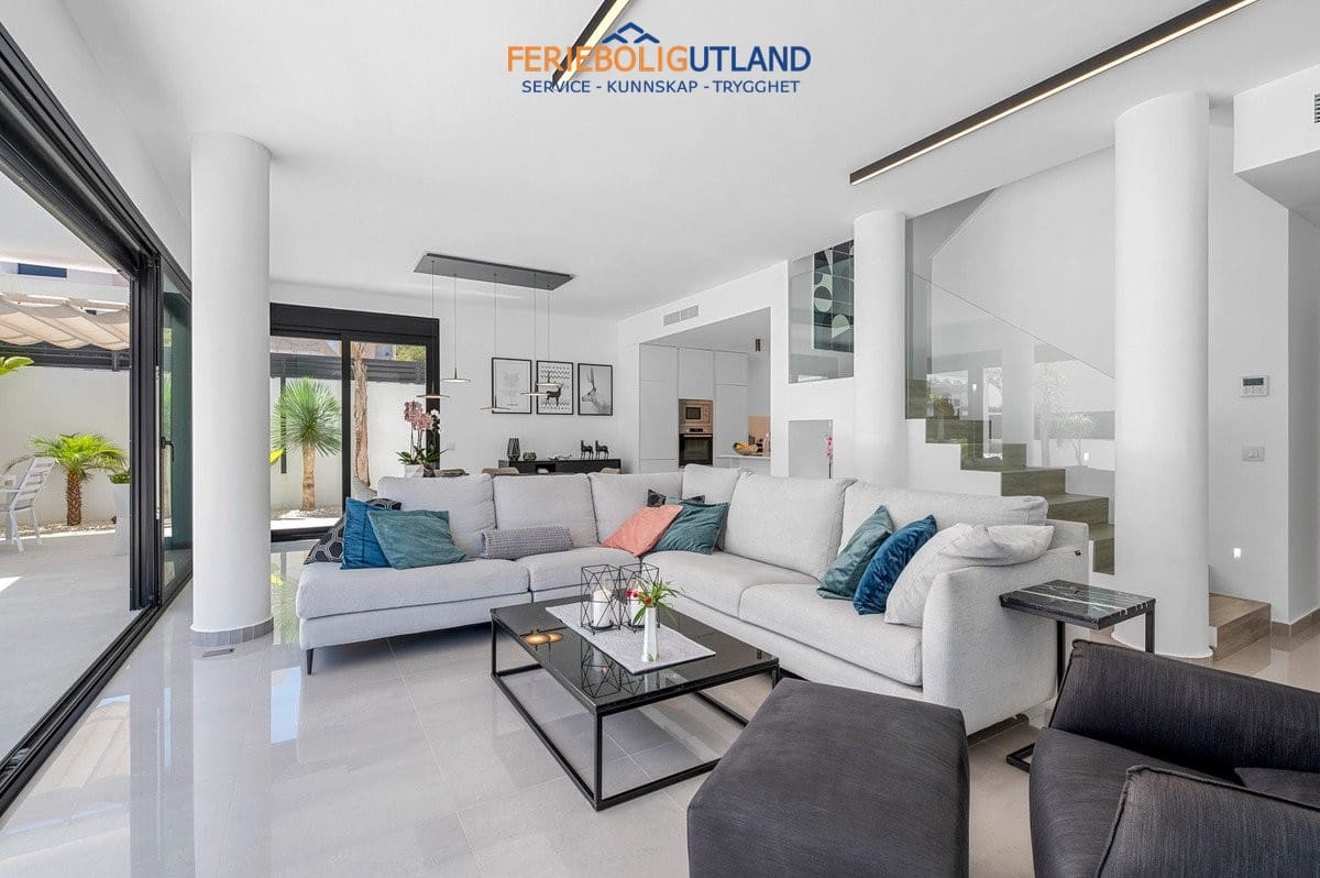 4 slaapkamer Villa te koop in Guardamar del Segura met zwembad garage - € 1.250.000 (Ref: 10029599)