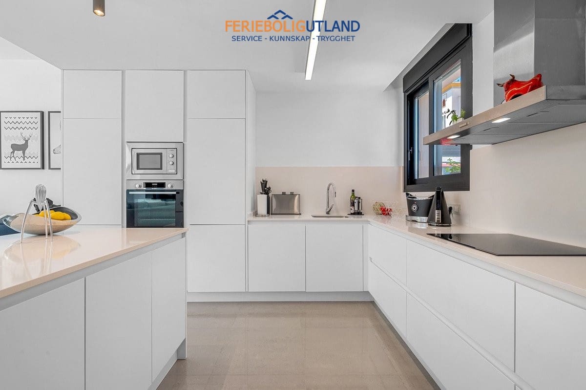 4 slaapkamer Villa te koop in Guardamar del Segura met zwembad garage - € 1.250.000 (Ref: 10029599)