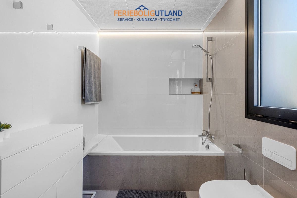 4 slaapkamer Villa te koop in Guardamar del Segura met zwembad garage - € 1.250.000 (Ref: 10029599)