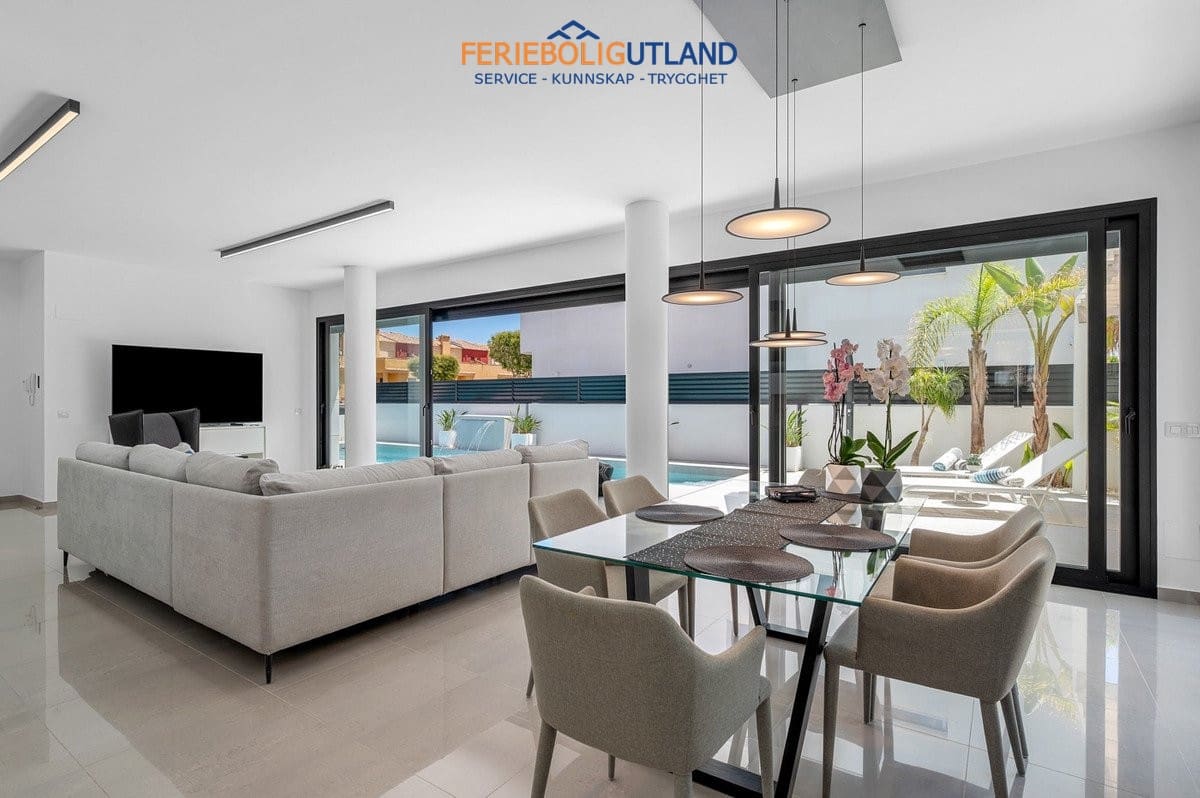 4 slaapkamer Villa te koop in Guardamar del Segura met zwembad garage - € 1.250.000 (Ref: 10029599)