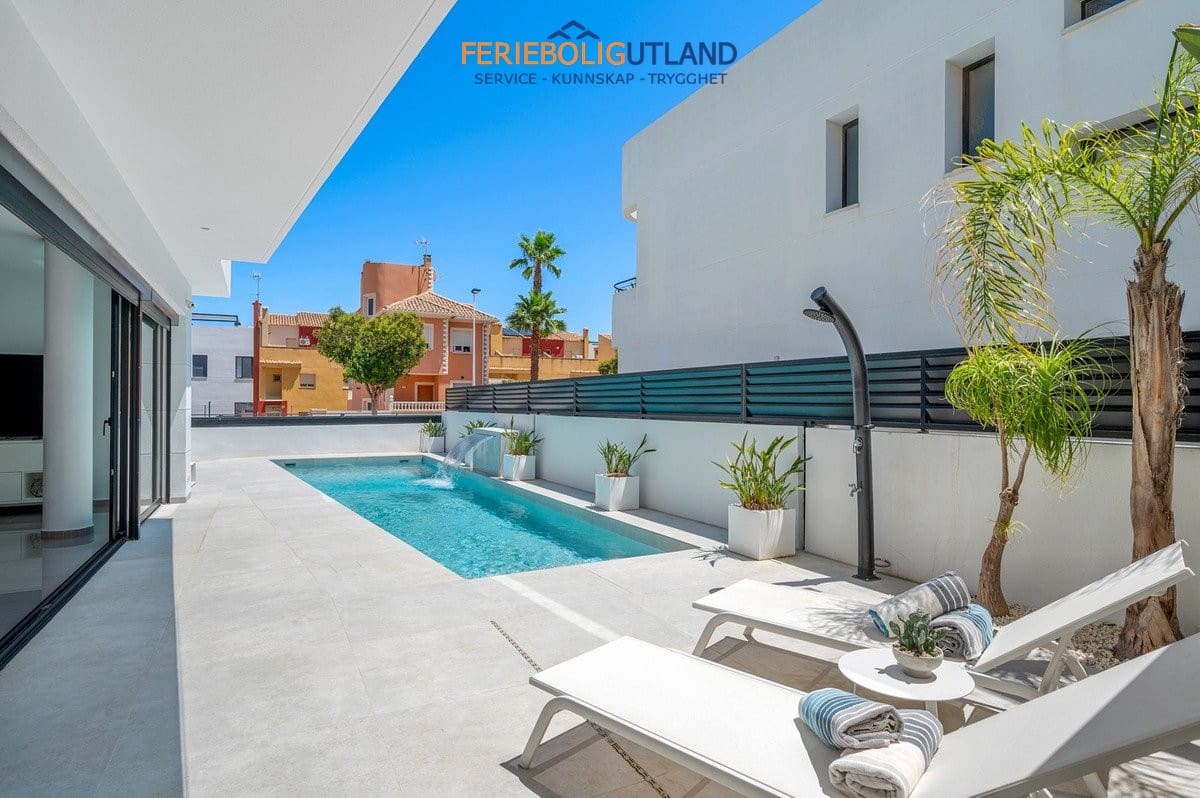4 slaapkamer Villa te koop in Guardamar del Segura met zwembad garage - € 1.250.000 (Ref: 10029599)