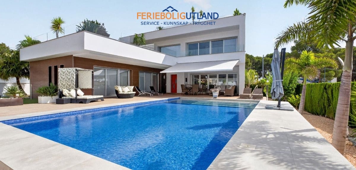 4 sovrum Villa till salu i Pinar de Campoverde med pool garage - 1 475 000 € (Ref: 10029685)