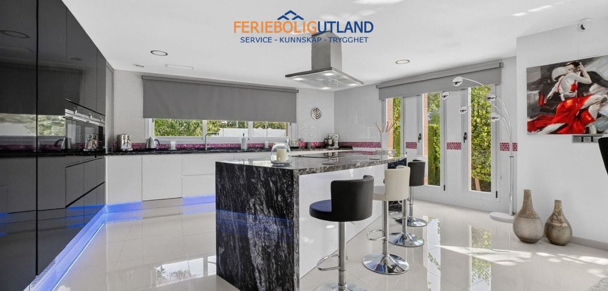 4 sovrum Villa till salu i Pinar de Campoverde med pool garage - 1 475 000 € (Ref: 10029685)