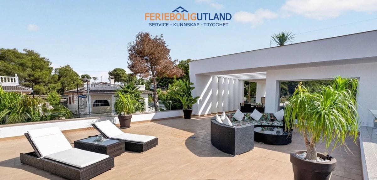 4 sovrum Villa till salu i Pinar de Campoverde med pool garage - 1 475 000 € (Ref: 10029685)