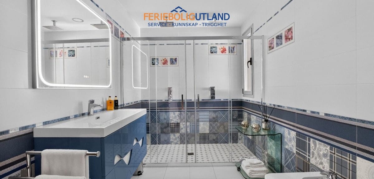 4 sovrum Villa till salu i Pinar de Campoverde med pool garage - 1 475 000 € (Ref: 10029685)