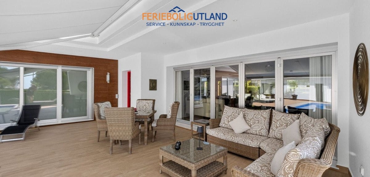 4 sovrum Villa till salu i Pinar de Campoverde med pool garage - 1 475 000 € (Ref: 10029685)