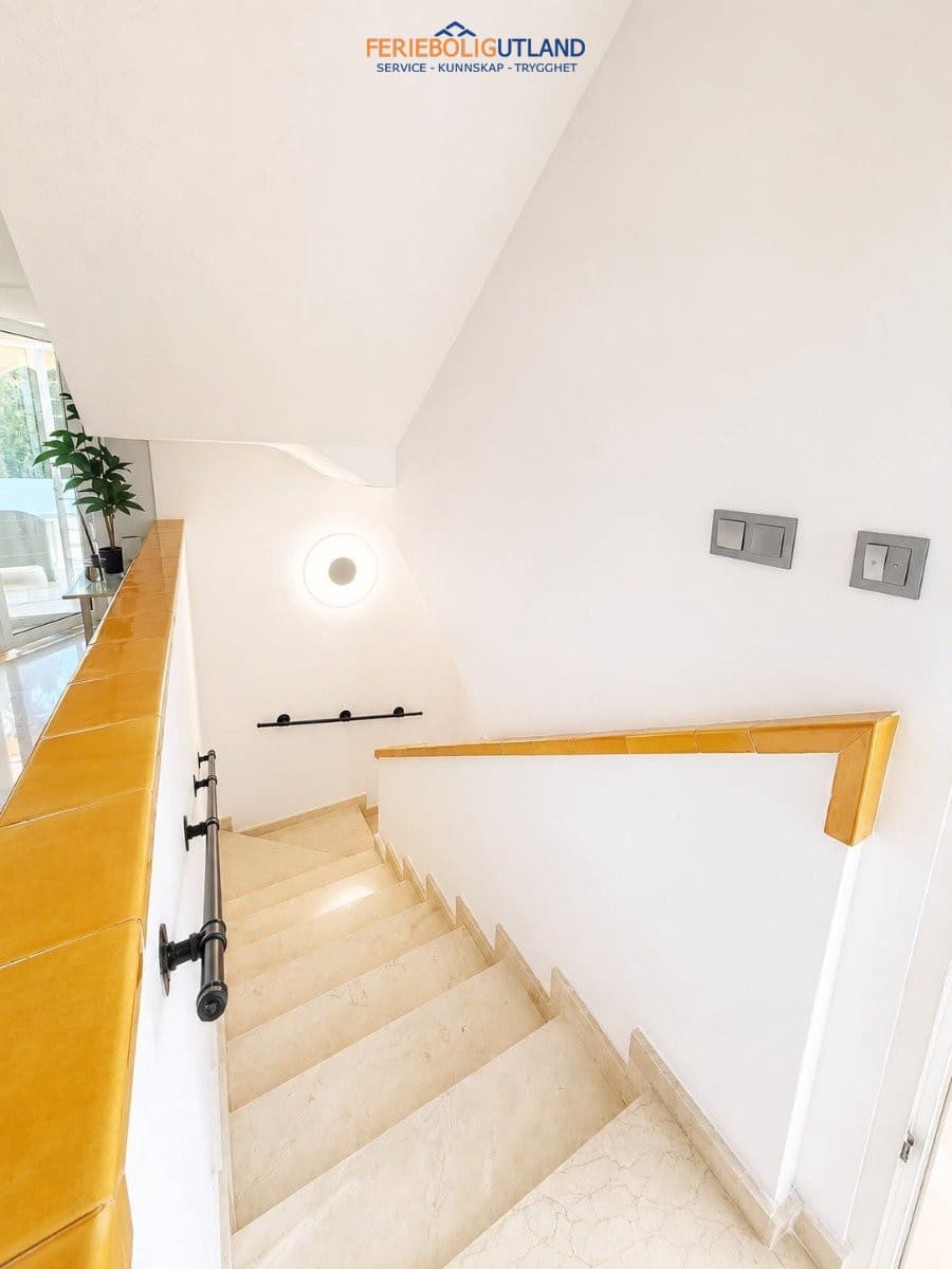 3 bedroom Villa for sale in Villamartin with pool garage - € 529,995 (Ref: 10029686)